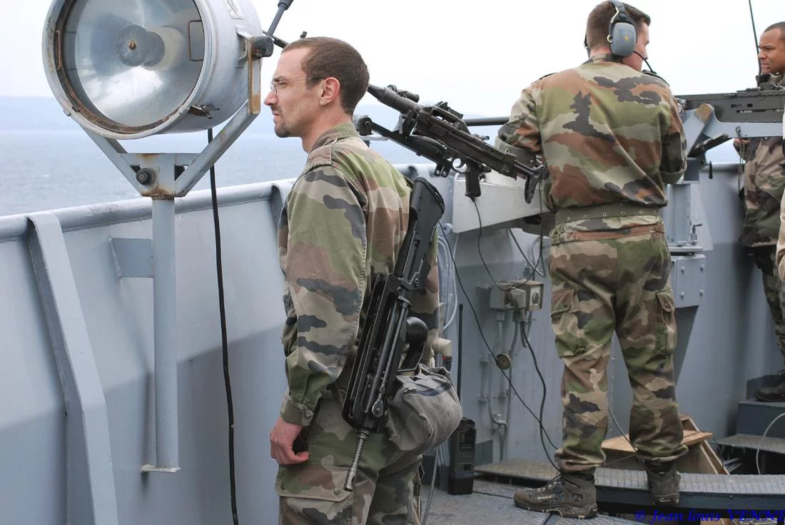 Défense contre les embarcations menaçantes