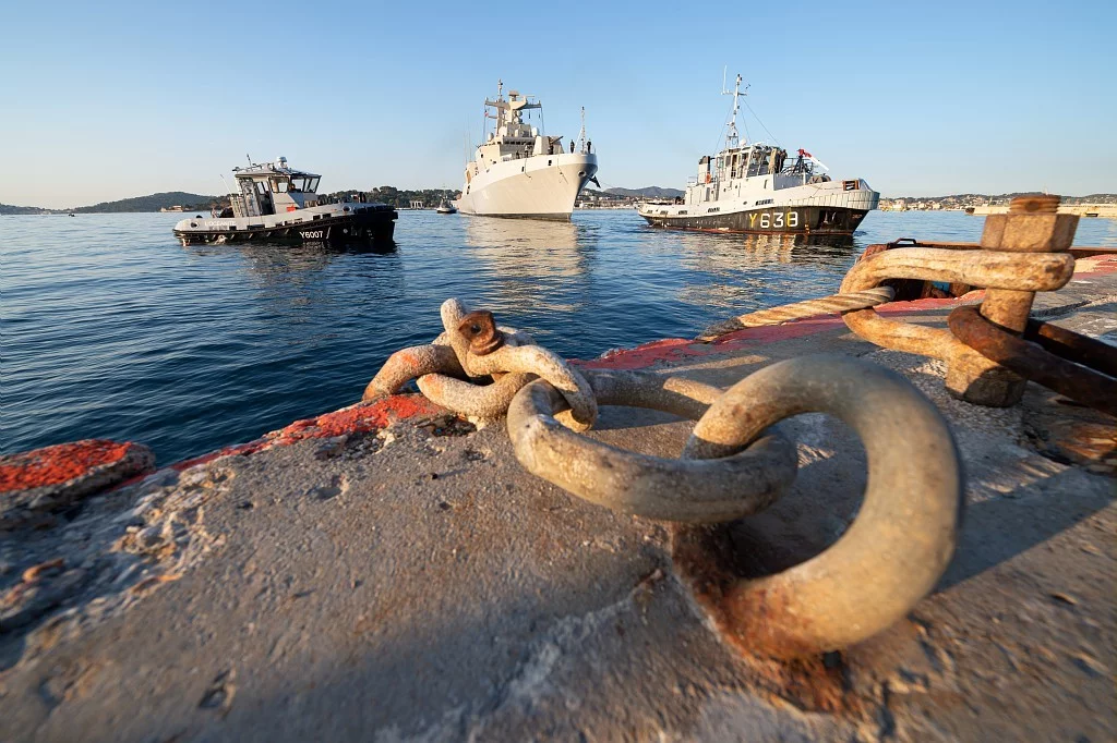 La frégate algérienne Erradii accoste à Toulon