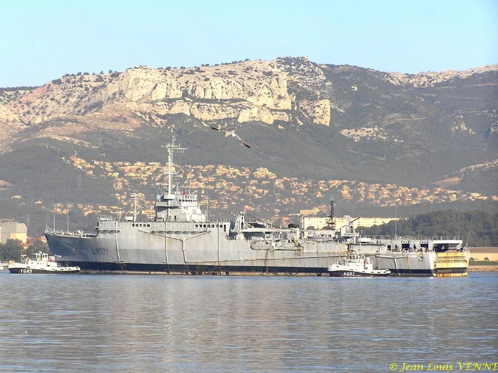 L'ex-Ouragan transféré dans le port de Bregaillon