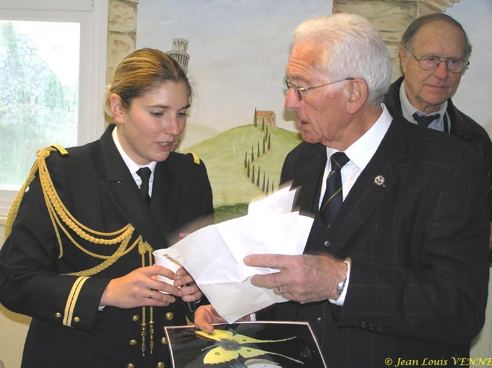 L'officier de communication du CIN et le président de l'amicale des anciens élèves du GEEM