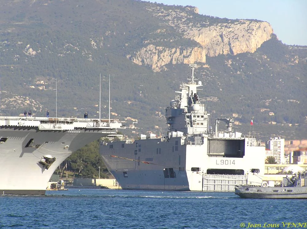 Le Charles de Gaulle appareille pour des essais aviation