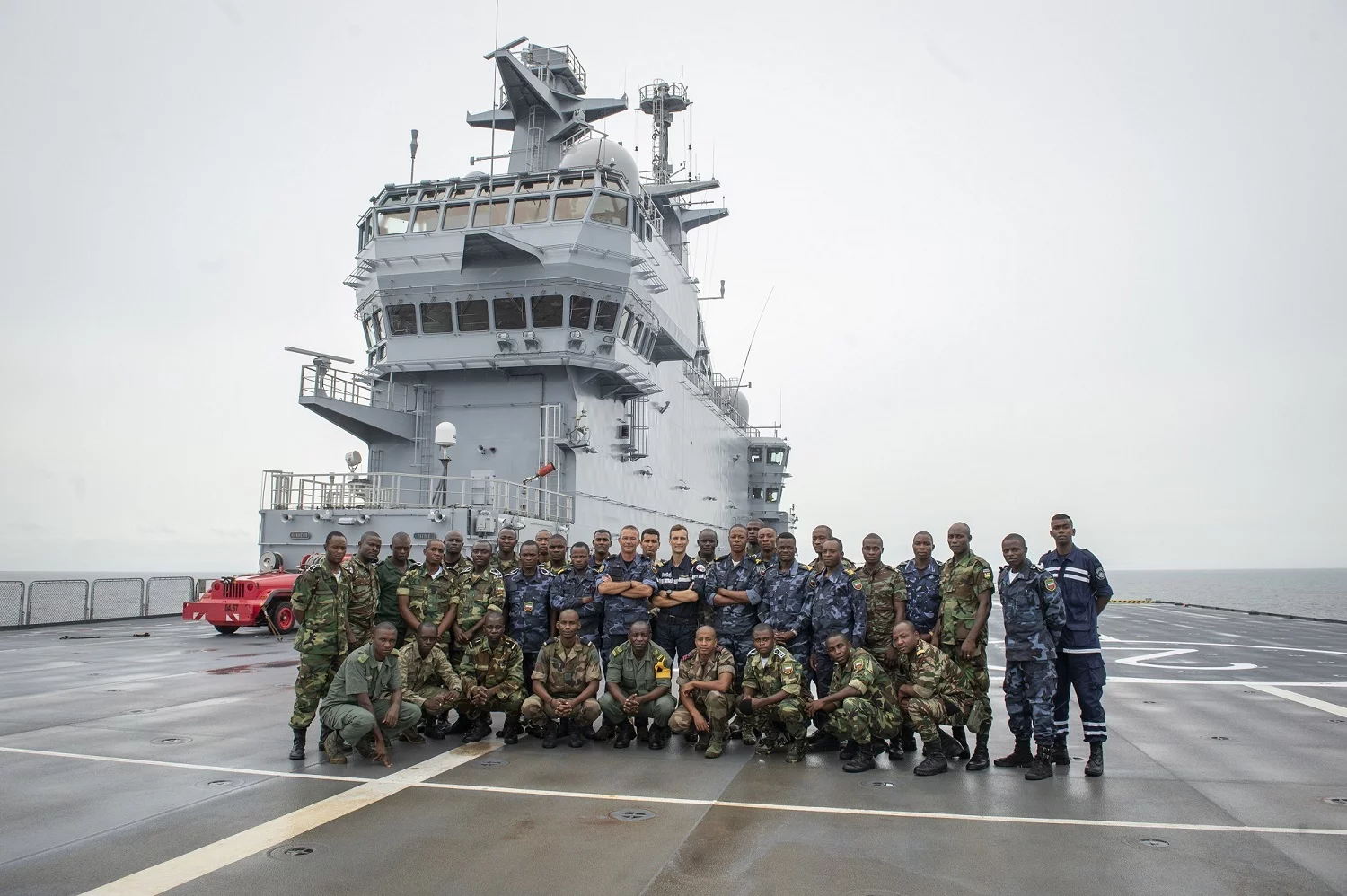 Des stagiaires de l’École nationale à vocation régionale à bord du BPC Mistral