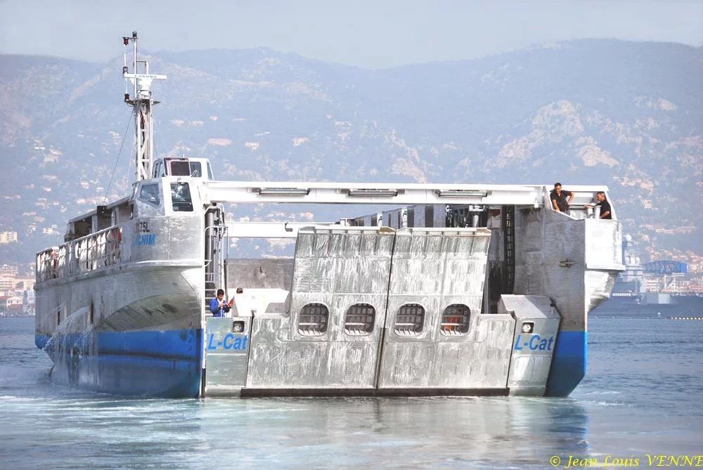 Le nouveau catamaran de débarquement de la CNIM