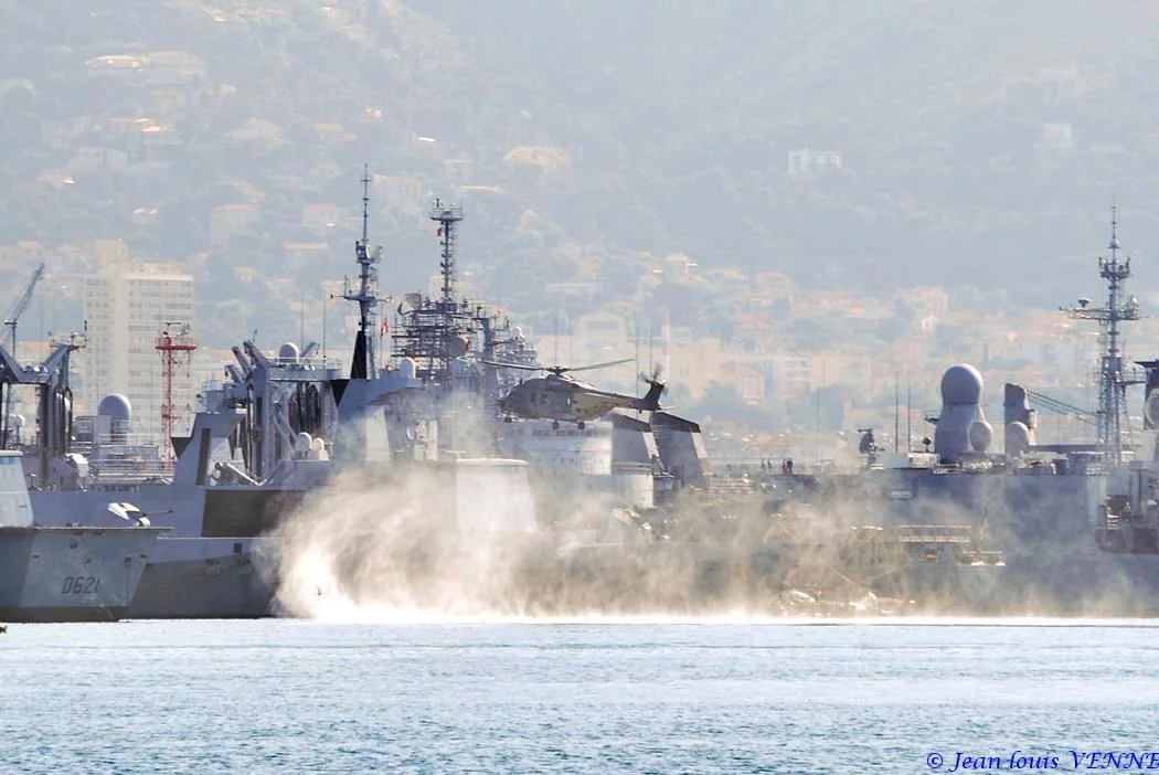 Appontage d’un NH90 sur le Chevalier-Paul