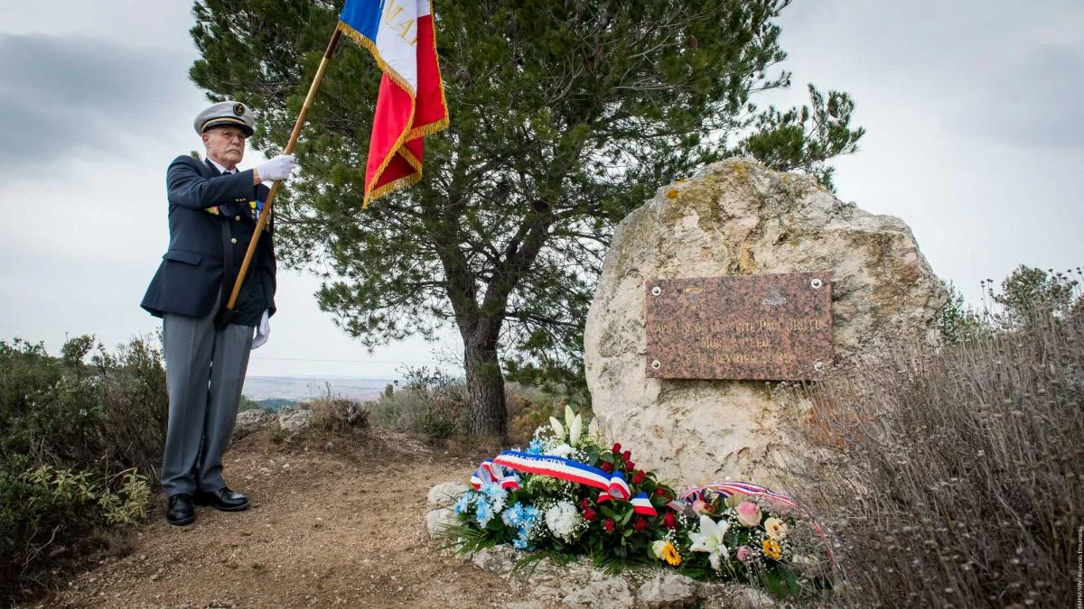 La stèle en mémoire de la mort en service de Paul Brutus