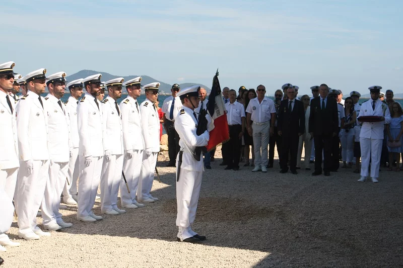 Remise du fanion du Rubis