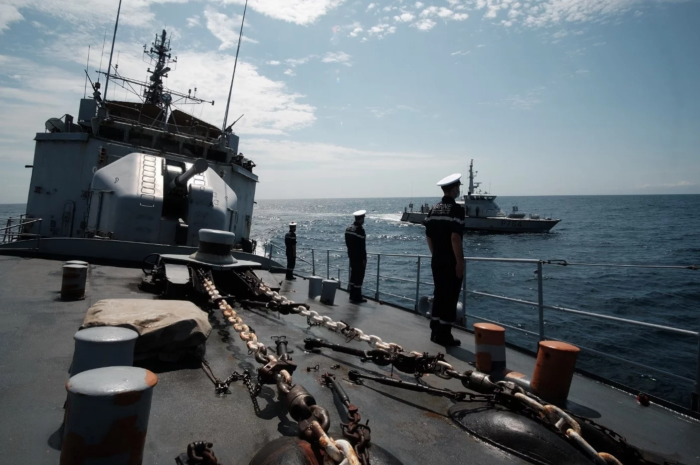Le patrouilleur Commandant Ducuing et le patrouilleur togolais Oti