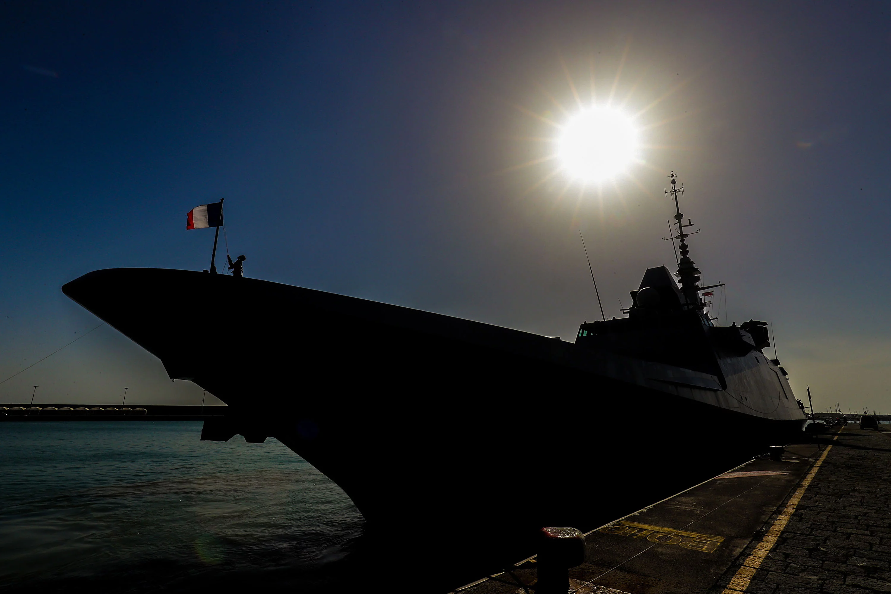La frégate Languedoc dans le port de Catane