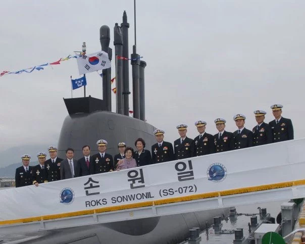 Admission au service actif du {{Son Won-Il}}