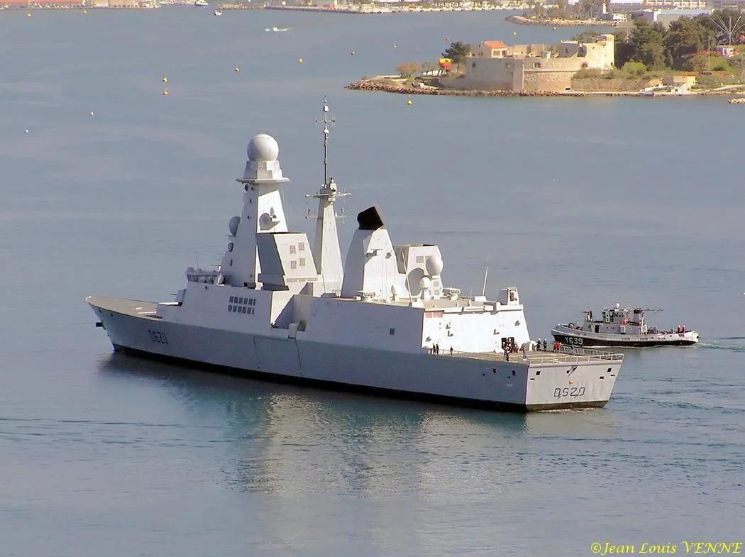 Le Forbin rentre au port