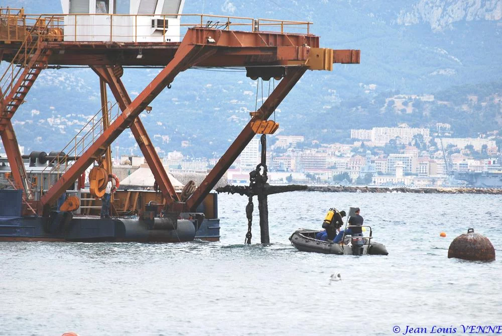 Le Castor 02 relève les ancres et les chaînes de la Rance et du Cdt Rivière