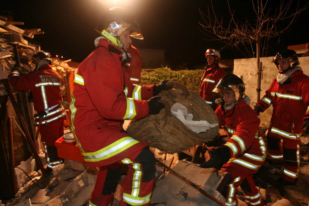 Les marins-pompiers déblaient en urgence