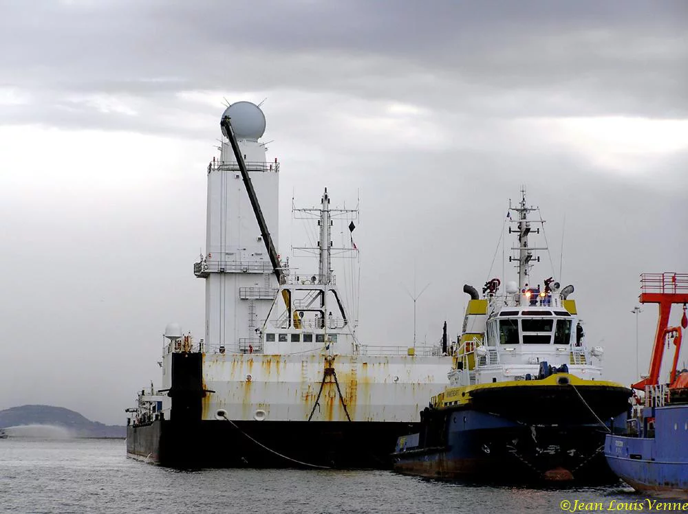 Un mÃ¢t de destroyer britannique Ã  la Seyne-sur-Mer