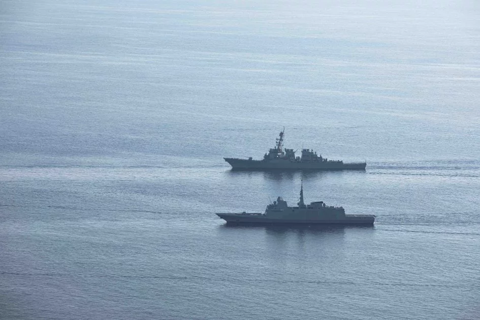 La frégate Languedoc et le destroyer USS Ramage