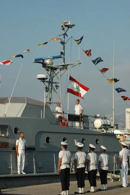 Cérémonie de cession de la vedette française DF41 Avel Gwalarn au Liban