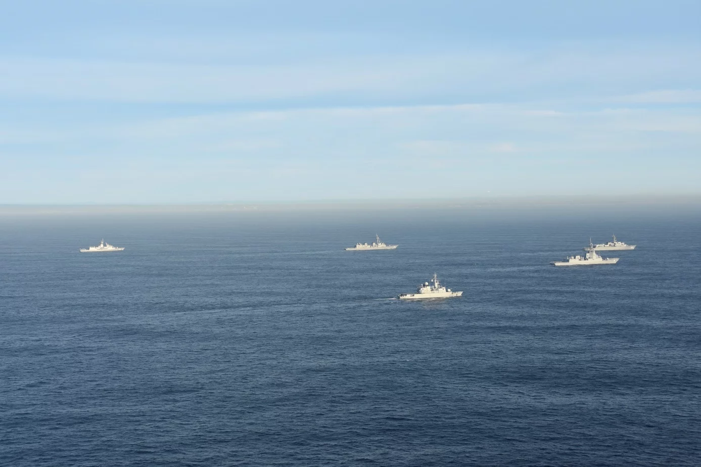 Passex entre le Vendémiaire, des bâtiments australiens et japonais