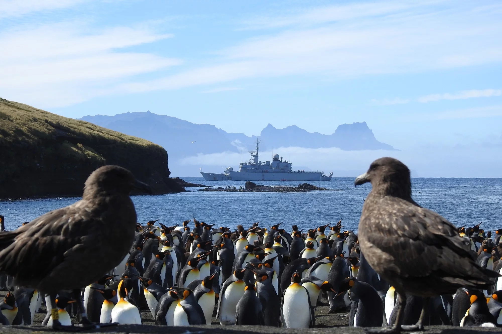 La frégate Floréal au large de l'archipel Crozet