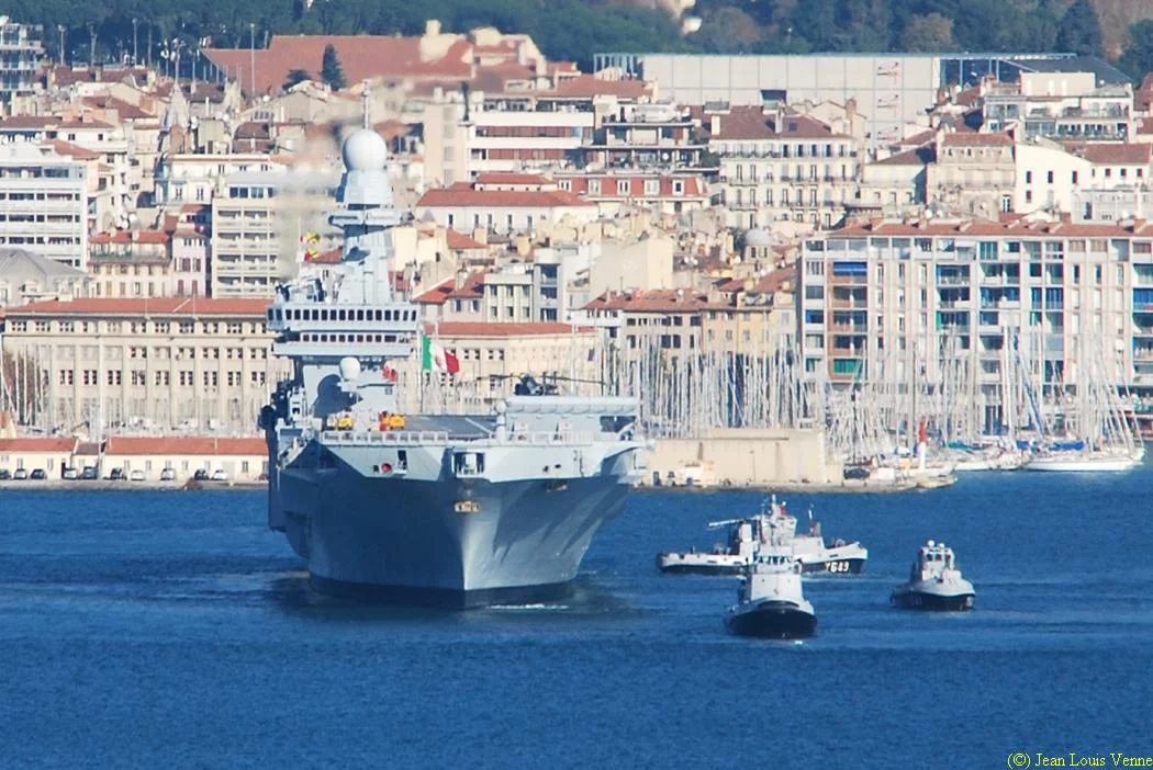 Arrivée à Toulon du porte-aéronefs italien Cavour