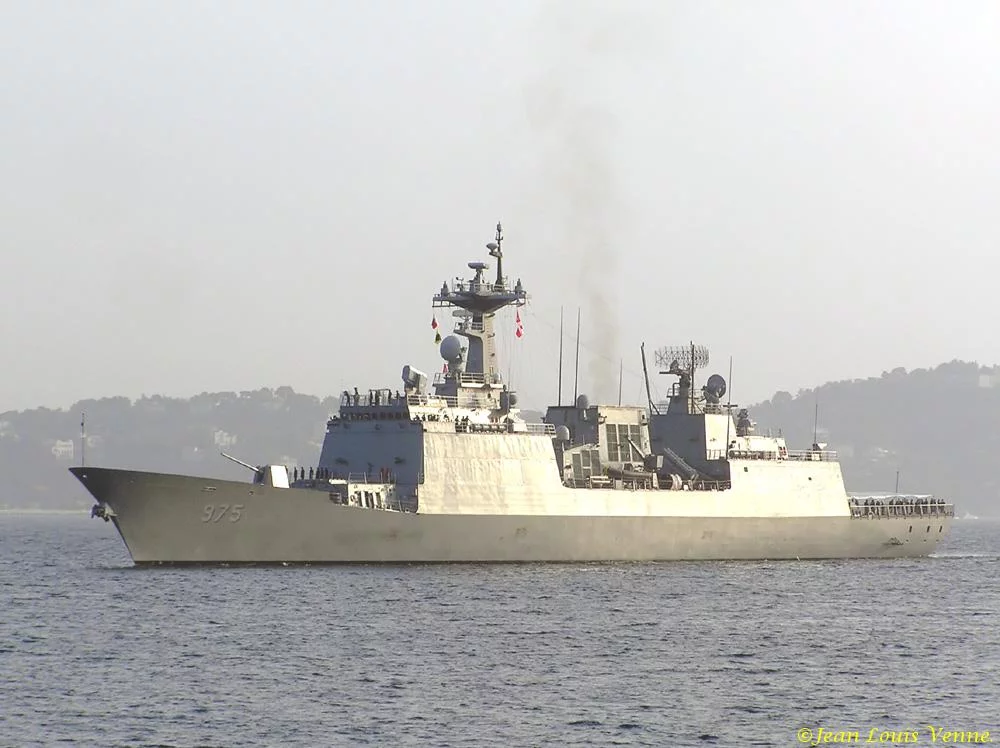 Le destroyer lance-missiles CHUNGMUGONG YI SUN SHI