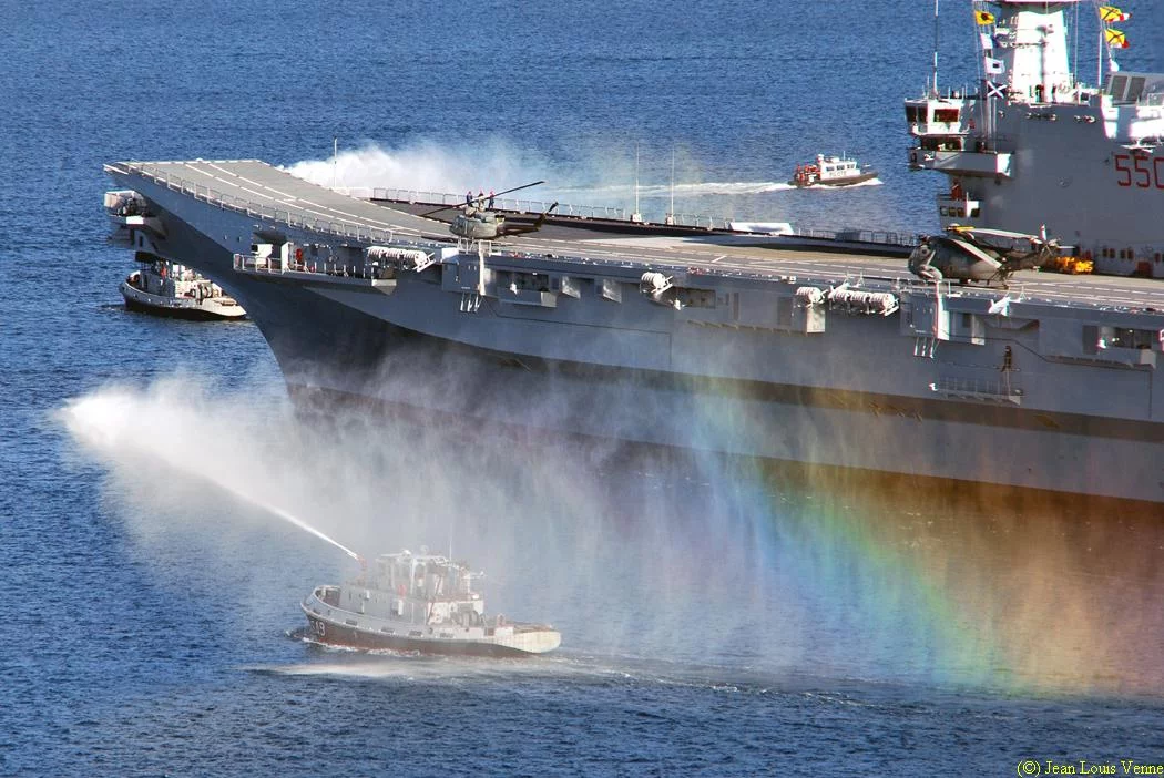 Arrivée à Toulon du porte-aéronefs italien Cavour