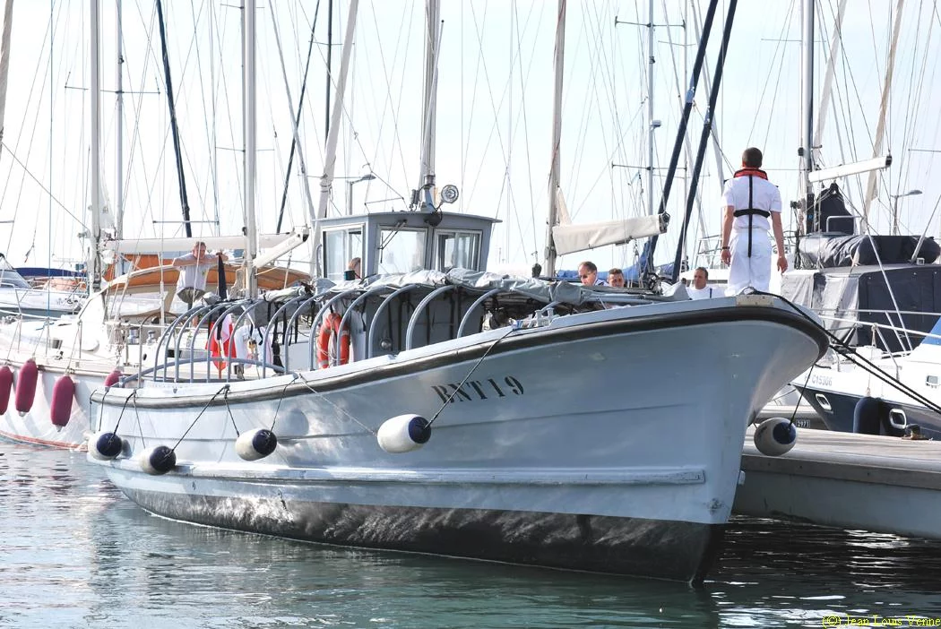 Une embarcation utilisée pour le transport de personnel