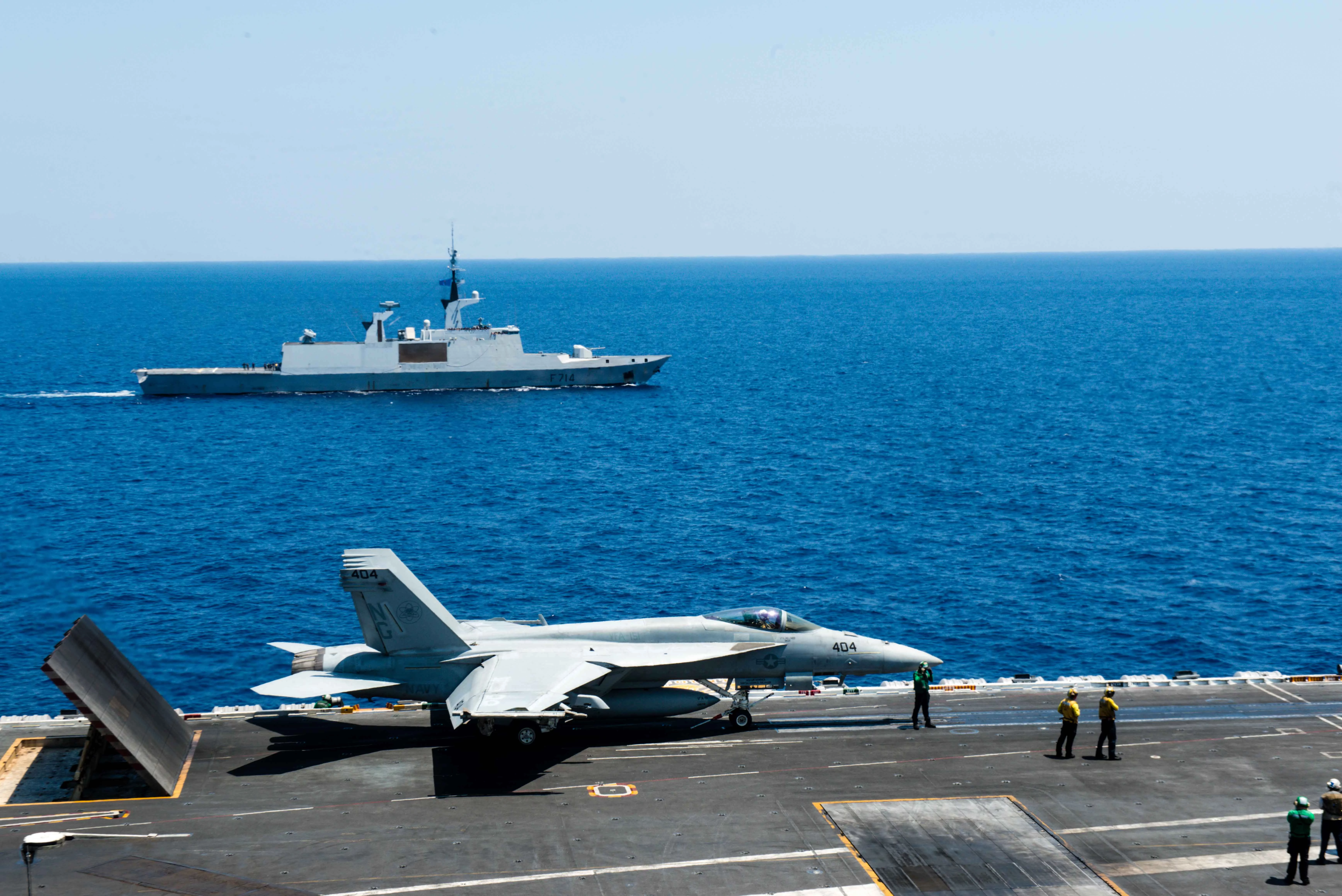 Le Guépratte rencontre le porte-avions John Stennis