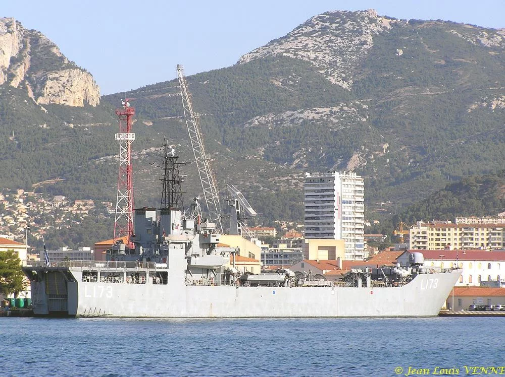 Le bâtiment de débarquement Chios