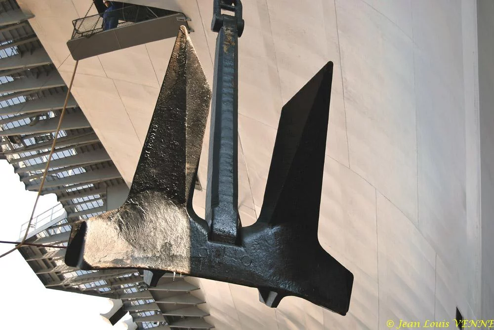 Le Charles de Gaulle ré-embarque ses lignes de mouillage