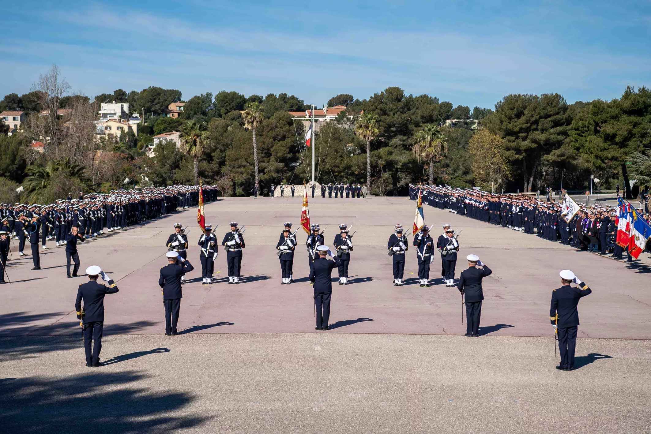 Cérémonie de présentation aux drapeaux au CIN St-Mandrier