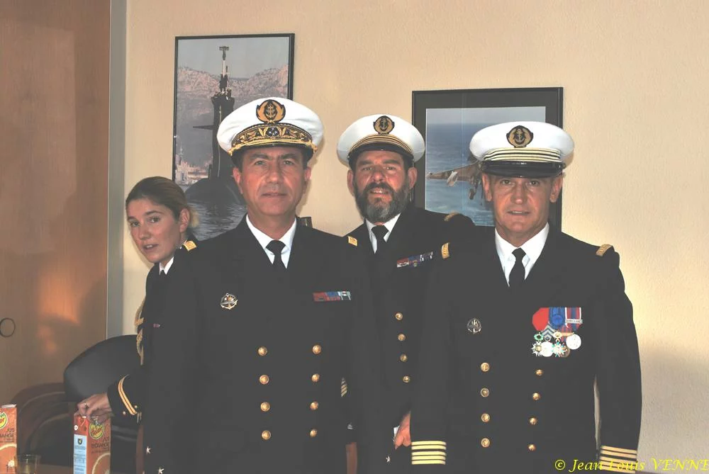 L'amiral commandant la Force d'Action Navale et le commandant en second du CIN