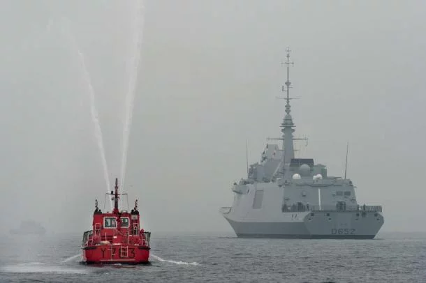La frégate Provence arrive à Brest