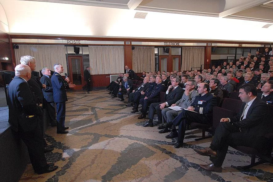 L'amiral Baud accueille les participants