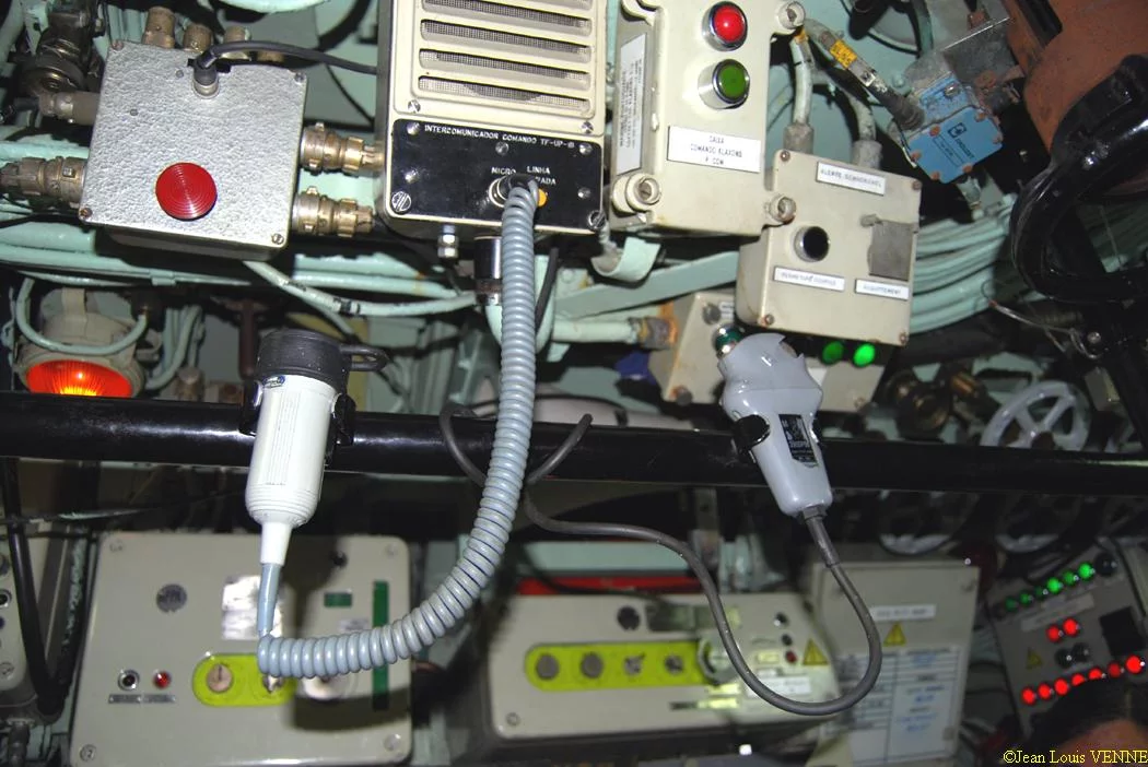 Dans le poste central