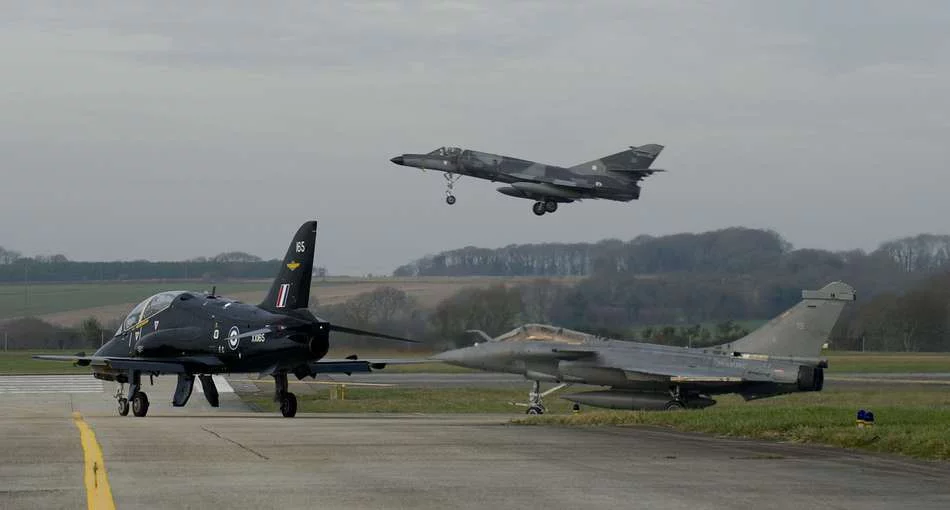 Un Hawk britannique à Landivisiau