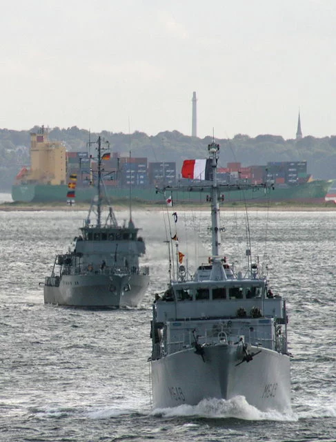 Des chasseurs de mines FranÃ§ais et Allemand quittent le port