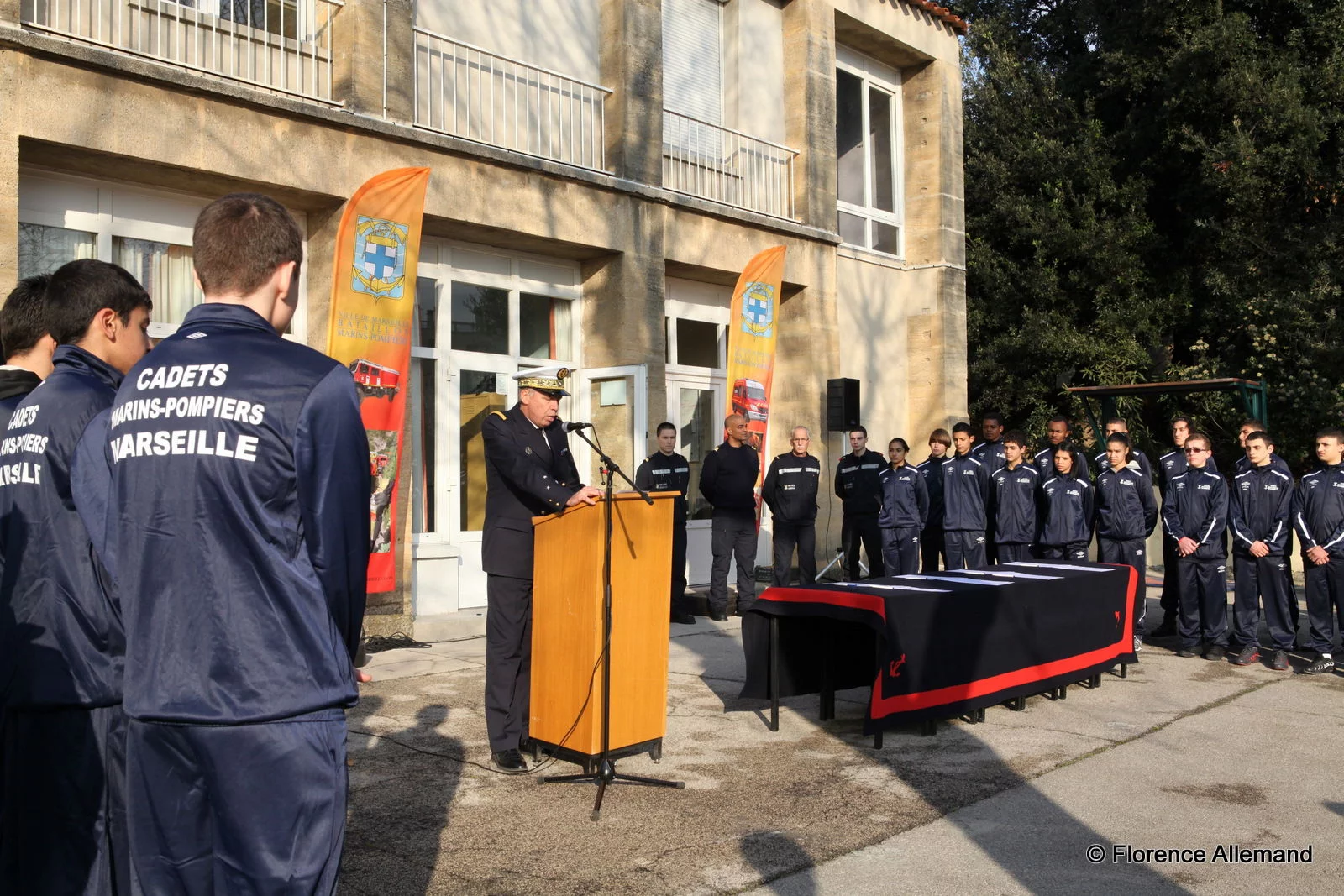 Signature de la charte par la première promotion de cadets du Bataillon des marins-pompiers de Marseille