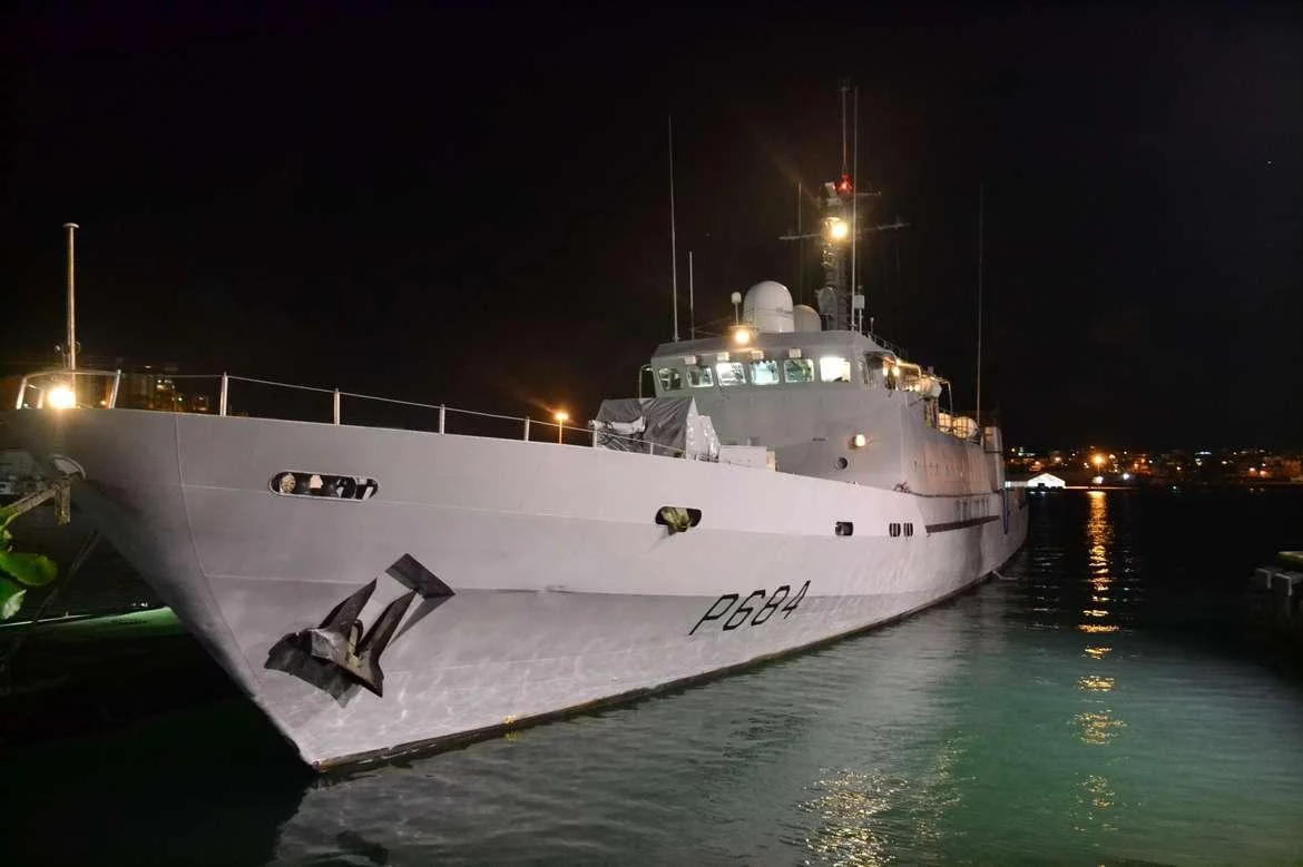 Le patrouilleur La Capricieuse quitte la base navale de Fort de France