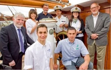 Le conseil du district de Moyle, les commandants des goélettes