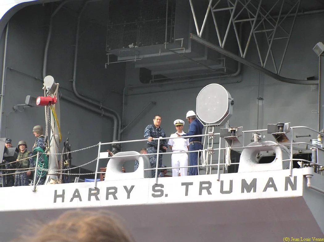 Le porte-avions USS Harry Truman
