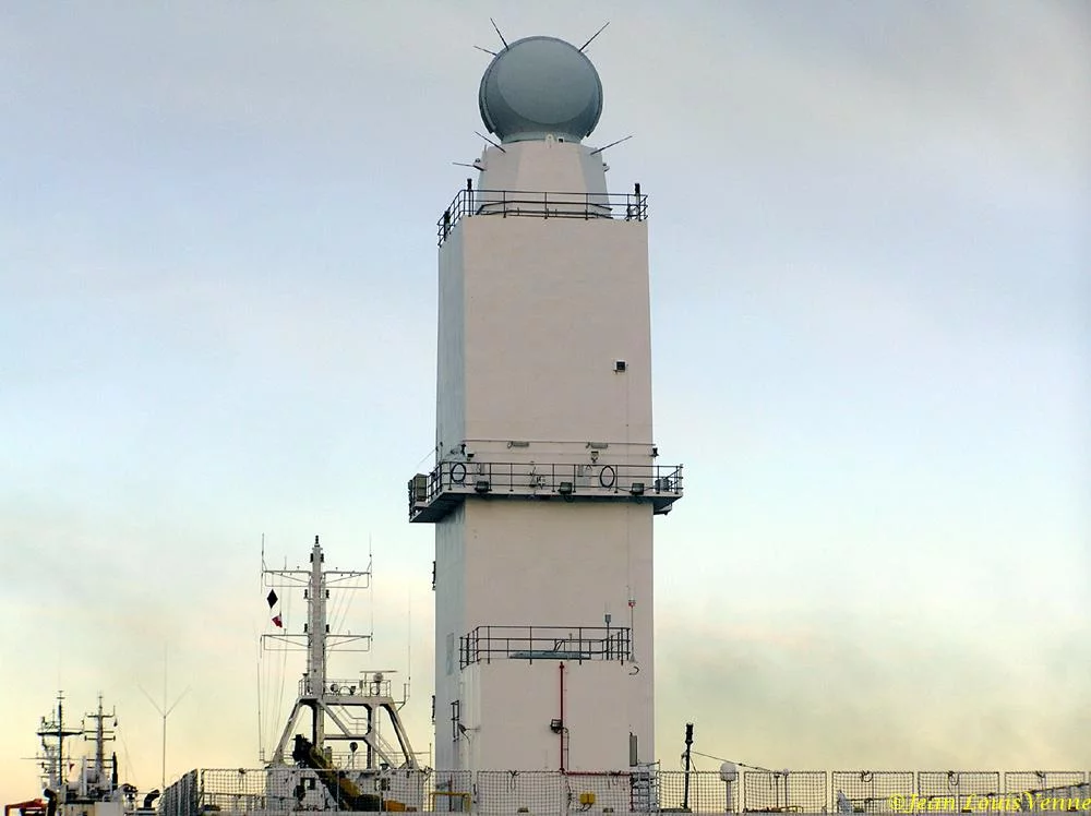 Un mÃ¢t de destroyer britannique Ã  la Seyne-sur-Mer