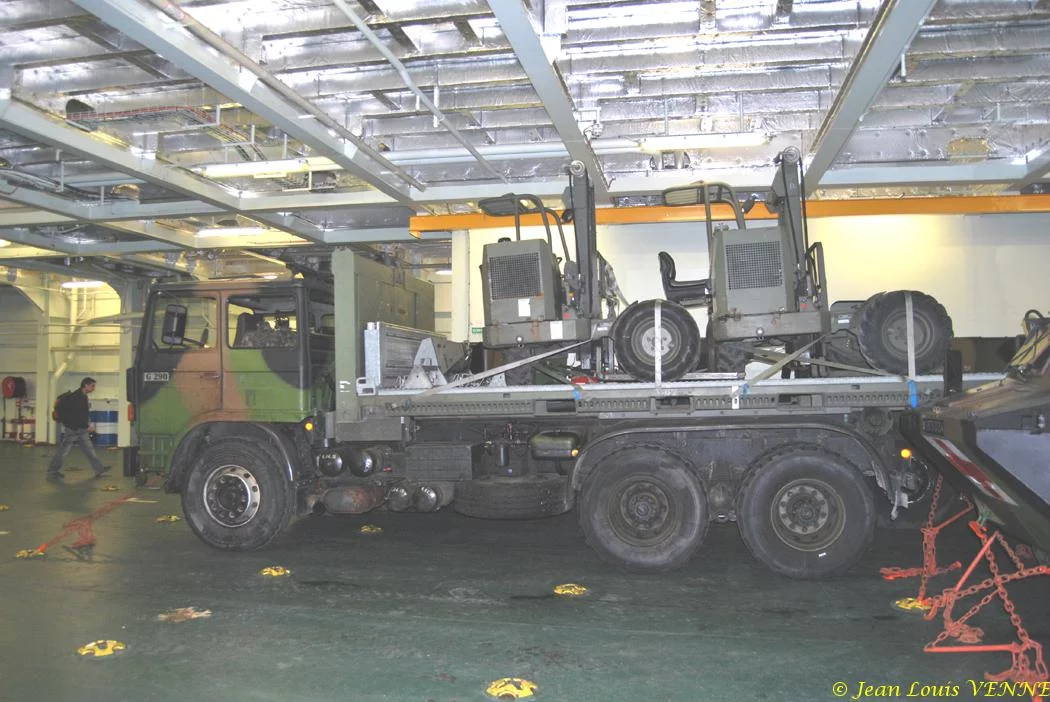 Dans les hangars du Mistral