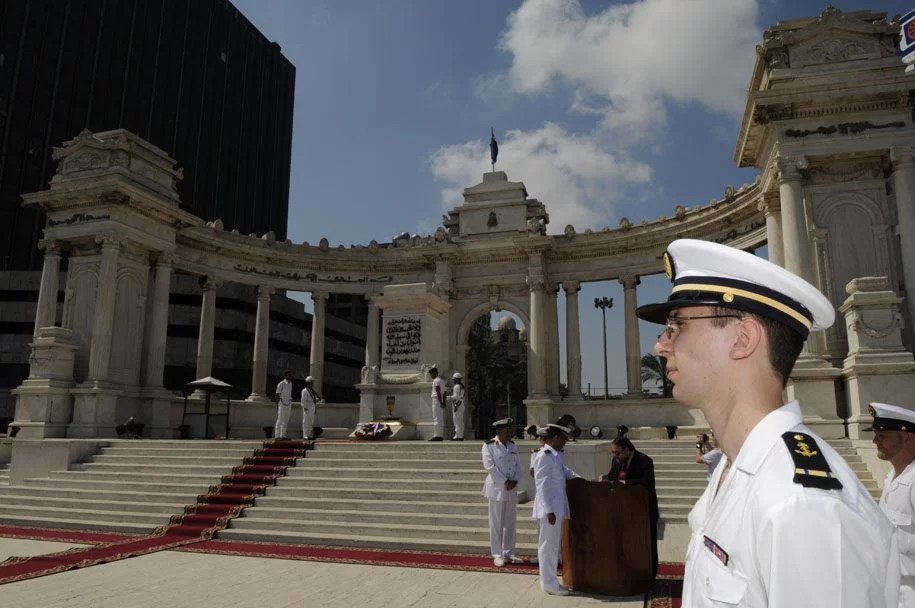 Dépôt de gerbe au monument du marin inconnu