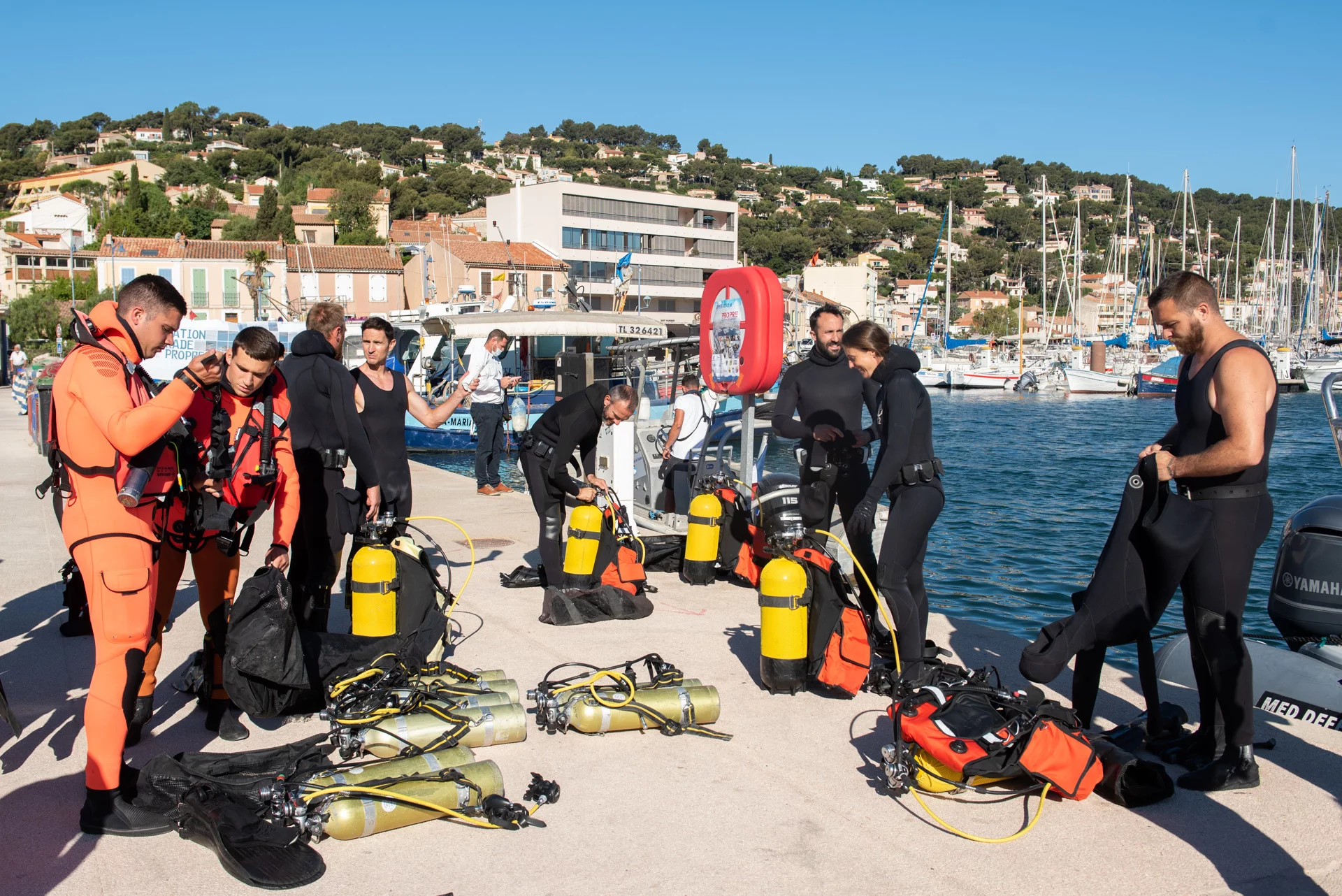 Les participants à l'opération Rade Propre