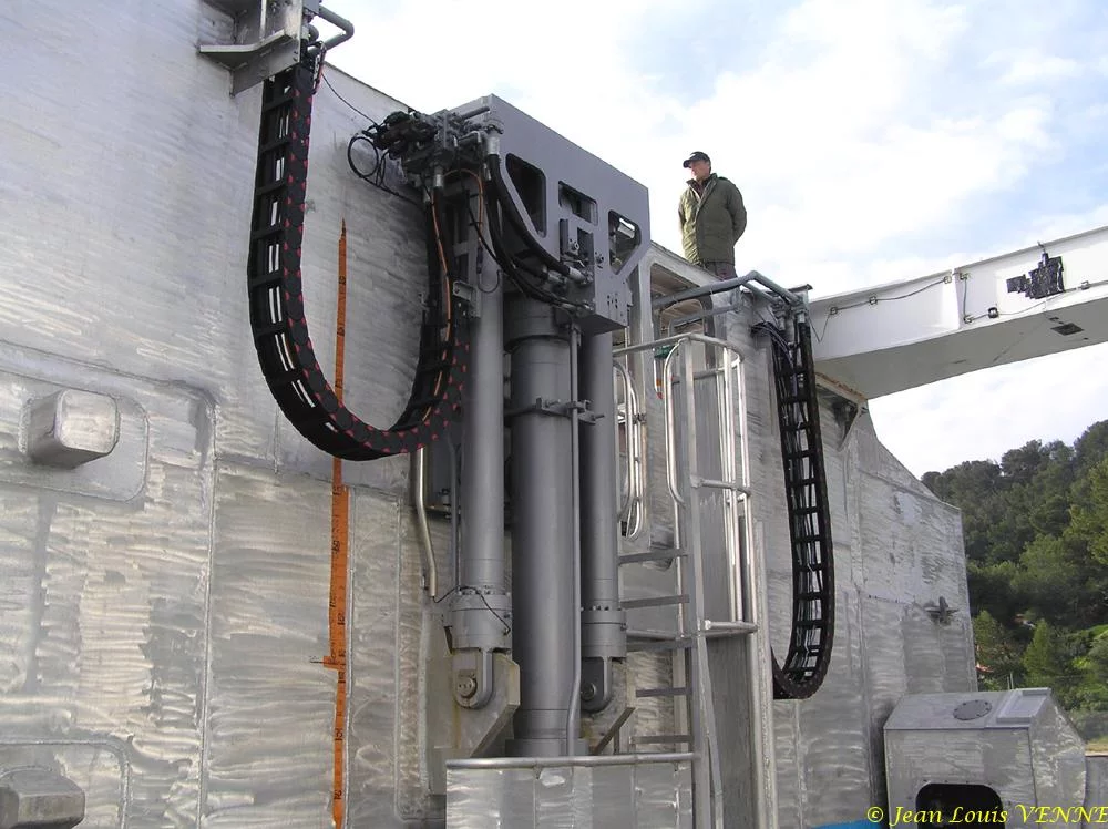 Les verins soutenant la plateforme centrale