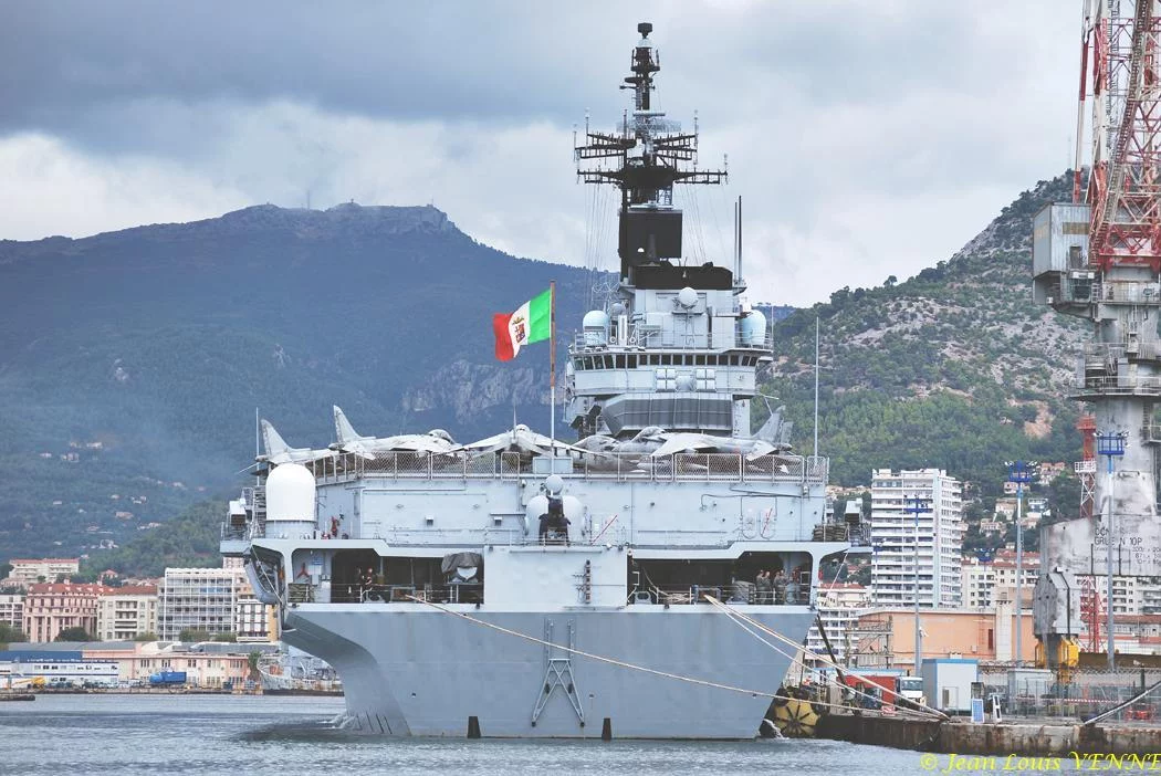 Le porte-avions Garibaldi