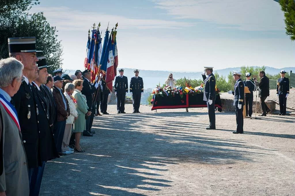 Hommage aux « Marins du ciel » morts en service aérien
