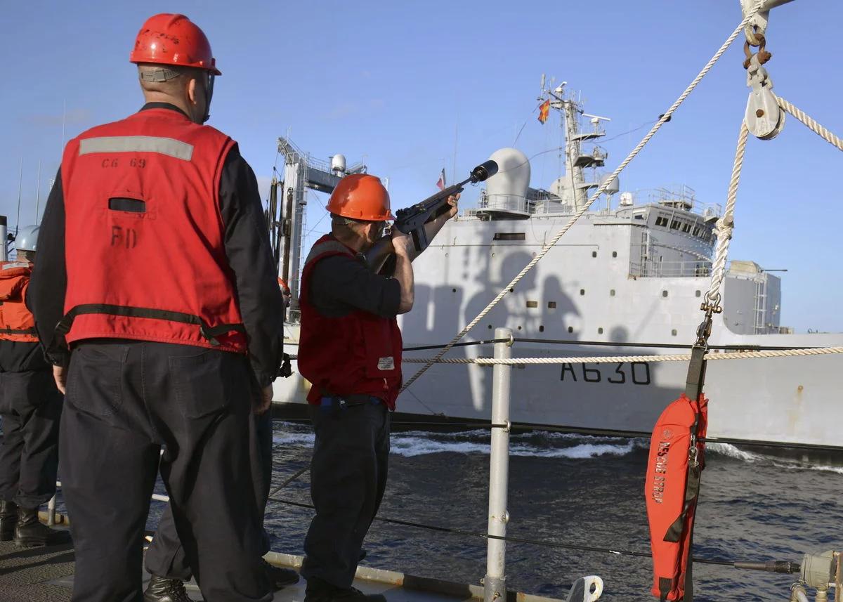 Des bâtiments de l’OTAN s’entraînent avec le groupe du porte-avions Charles de Gaulle