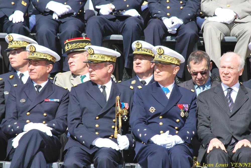 Les autorités assistant à la cérémonie