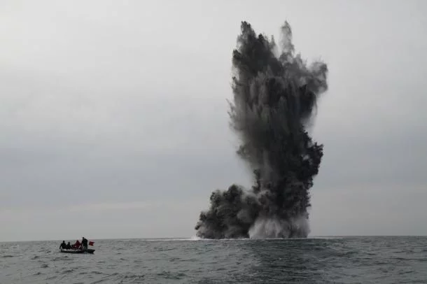 Opération de déminage pour le bâtiment base de plongeurs démineurs Styx