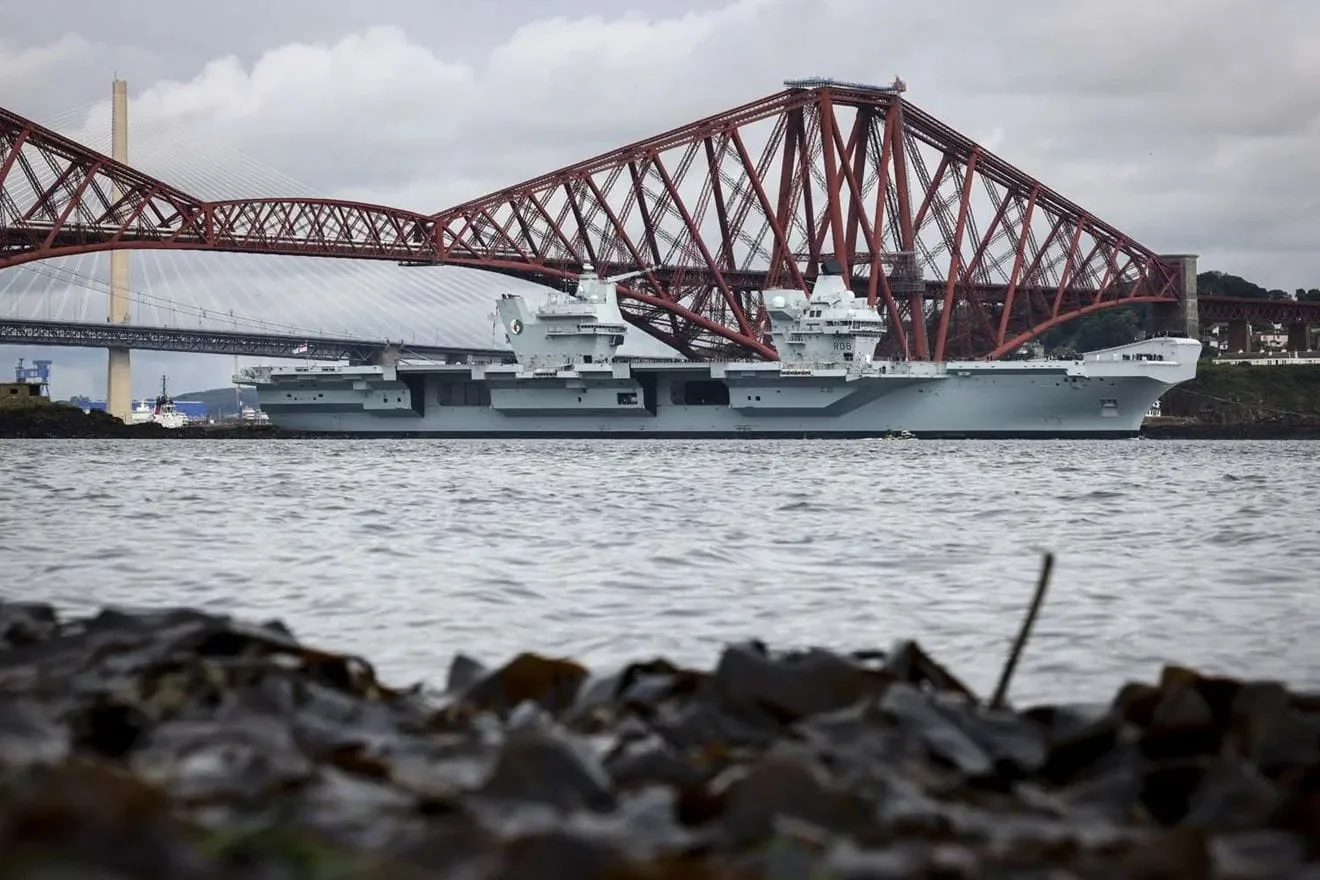 Le porte-avions britannique HMS Queen Elizabeth